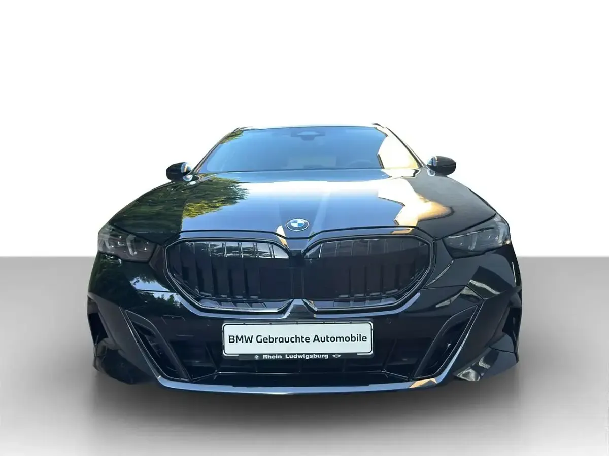 Gebraucht BMW 520 M Sport 197 PS (144 kW) 2025 Schwarz Kombi