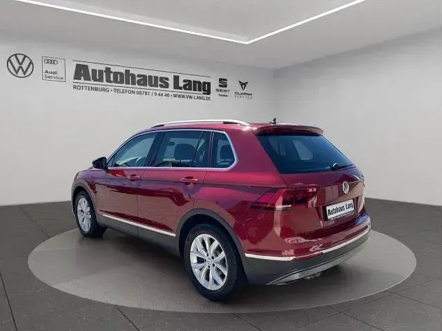 Gebraucht VW Tiguan Highline 150 PS (110 kW) 2019 Rot SUV
