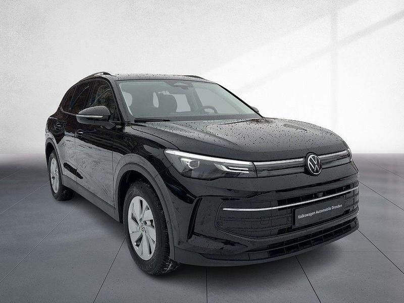 Neu VW Tiguan Life 150 PS (110 kW) 2026 Grenadillschwarz metallic SUV
