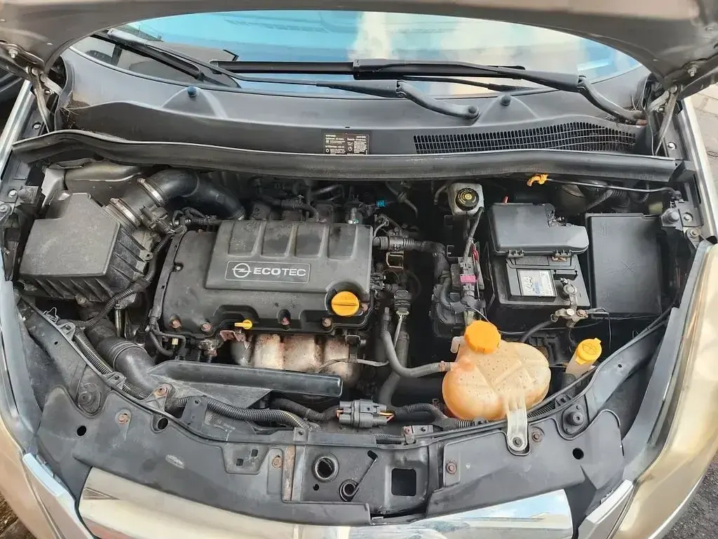 Gebraucht Opel Corsa Edition 69 PS (50 kW) 2010 Silber Kleinwagen