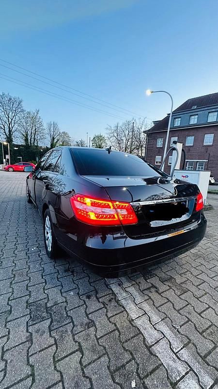 Second-hand Mercedes E200 2009 Negru Berlinǎ