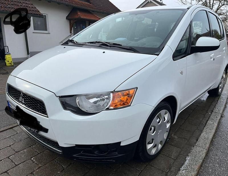 Gebraucht Mitsubishi Colt Motion 75 PS (55 kW) 2011 Weiß Kleinwagen