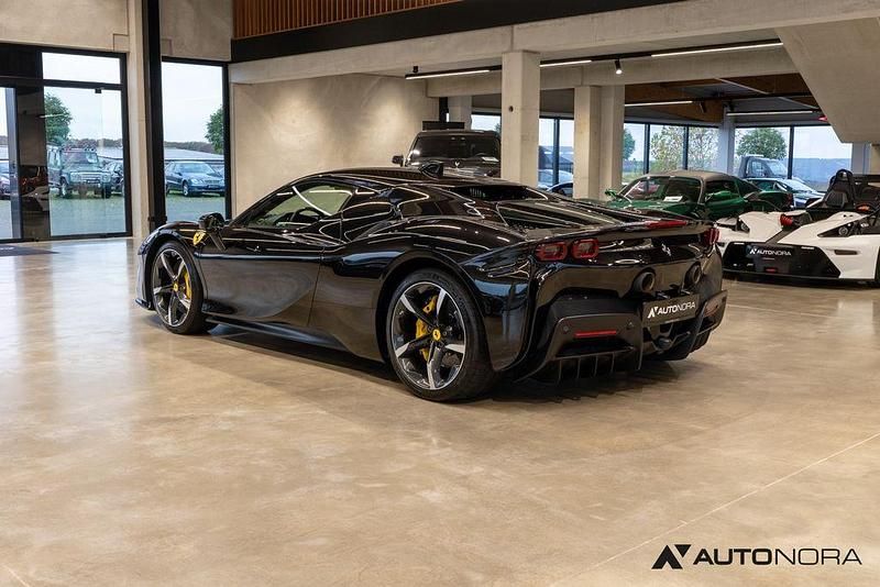 Gebraucht Ferrari SF90 999 PS (734 kW) 2022 Schwarz Coupé