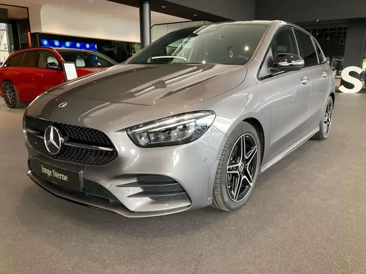 Gebraucht Mercedes B200 AMG 163 PS (119 kW) 2022 Grau Kleinwagen