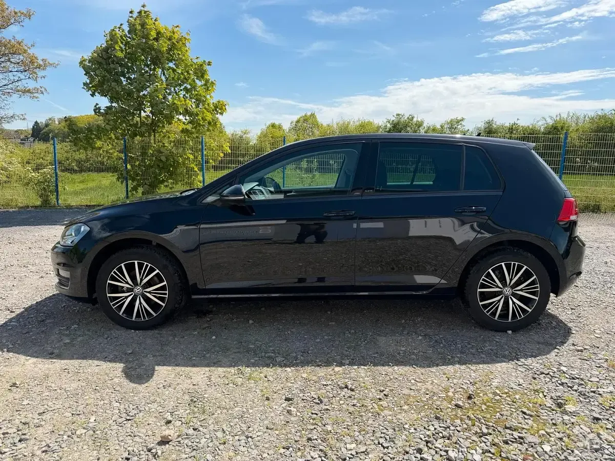 Second-hand VW Golf VII Allstar 86 CP (63 kW) 2016 Negru Hatchback