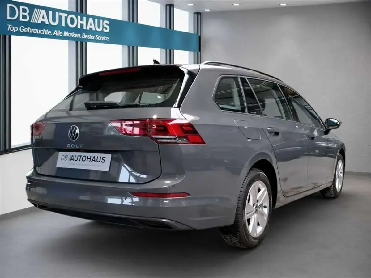 Gebraucht VW Golf VIII Life 110 PS (80 kW) 2024 Grau Kombi