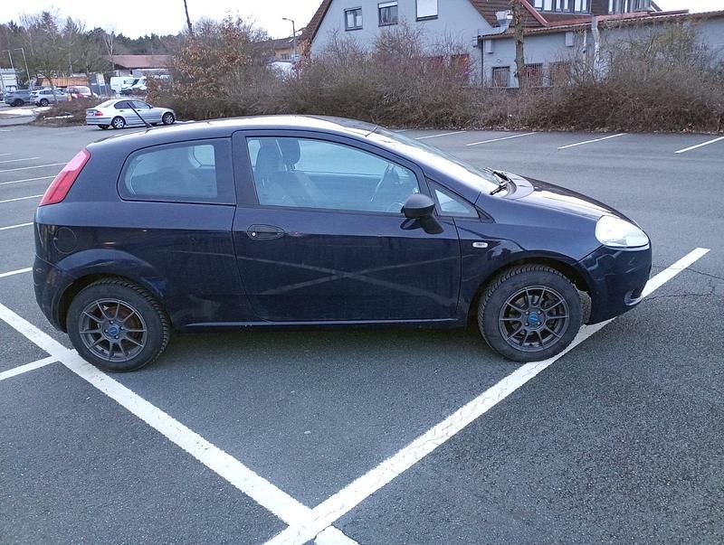 Gebraucht Fiat Grande Punto 65 PS (47 kW) 2009 Schwarz Kleinwagen