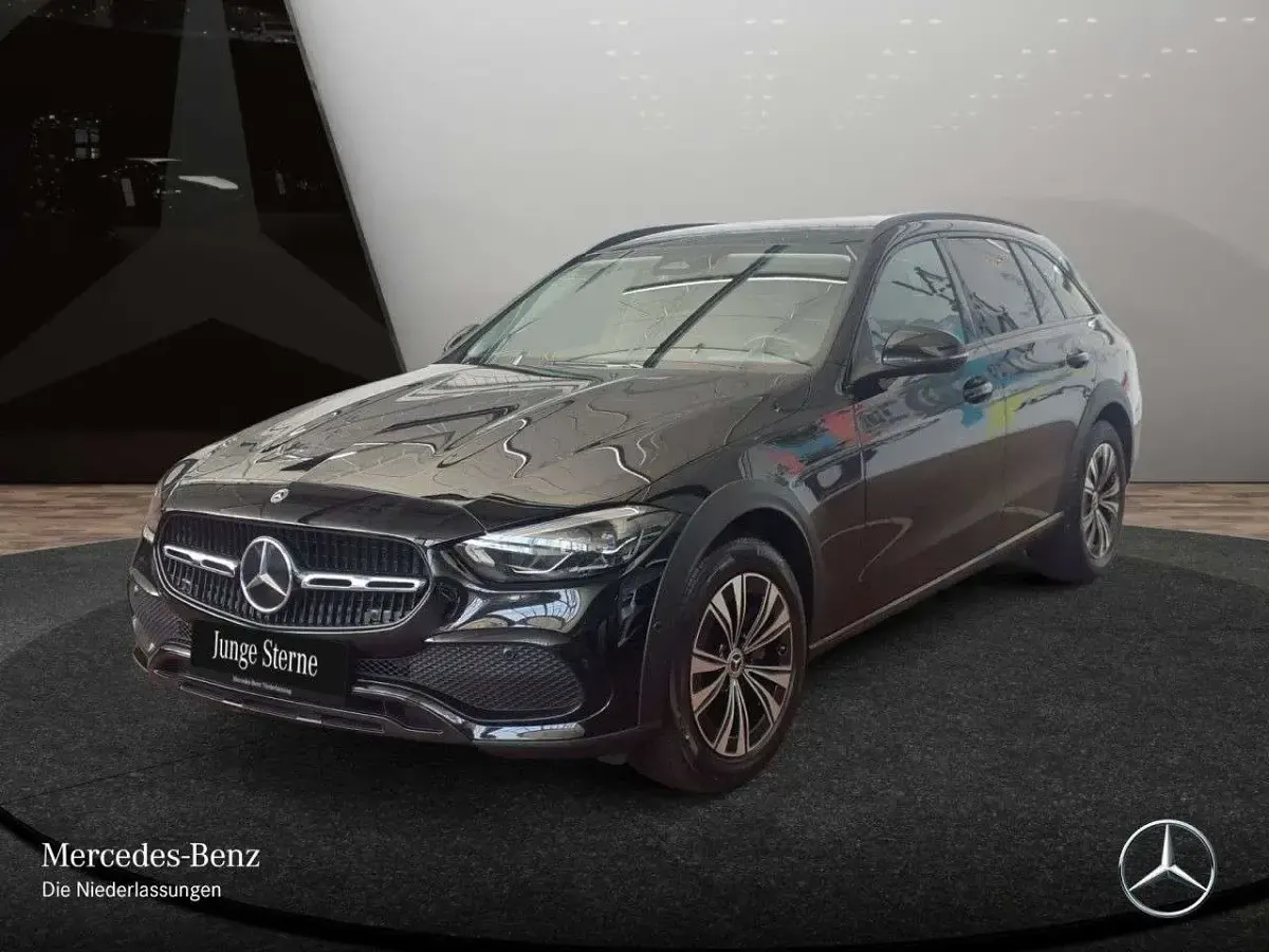 Gebraucht Mercedes C220 Night 200 PS (147 kW) 2023 Schwarz Limousine