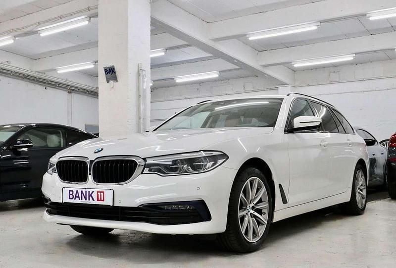 Alpinweiss iii Gebraucht 2019 BMW 520 Sport Line Kombi | 23.999 € (Guter Preis) - Bild 1/4