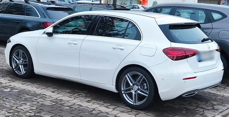 Weiß Gebraucht 2024 Mercedes A200 Limousine | 26.100 € (Superpreis) - Bild 1/4