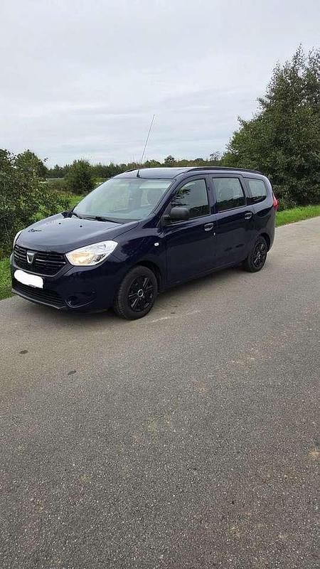 Blau Gebraucht 2017 Dacia Lodgy Acces Van / Kleinbus | 4.199 € - Bild 1/4