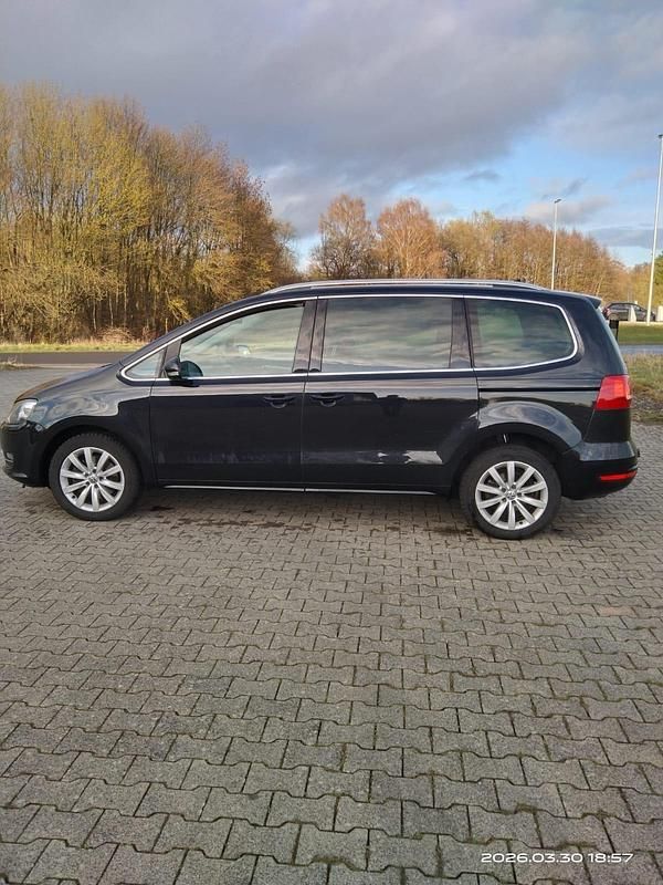 Second-hand VW Sharan 140 CP (102 kW) 2012 Negru Monovolum