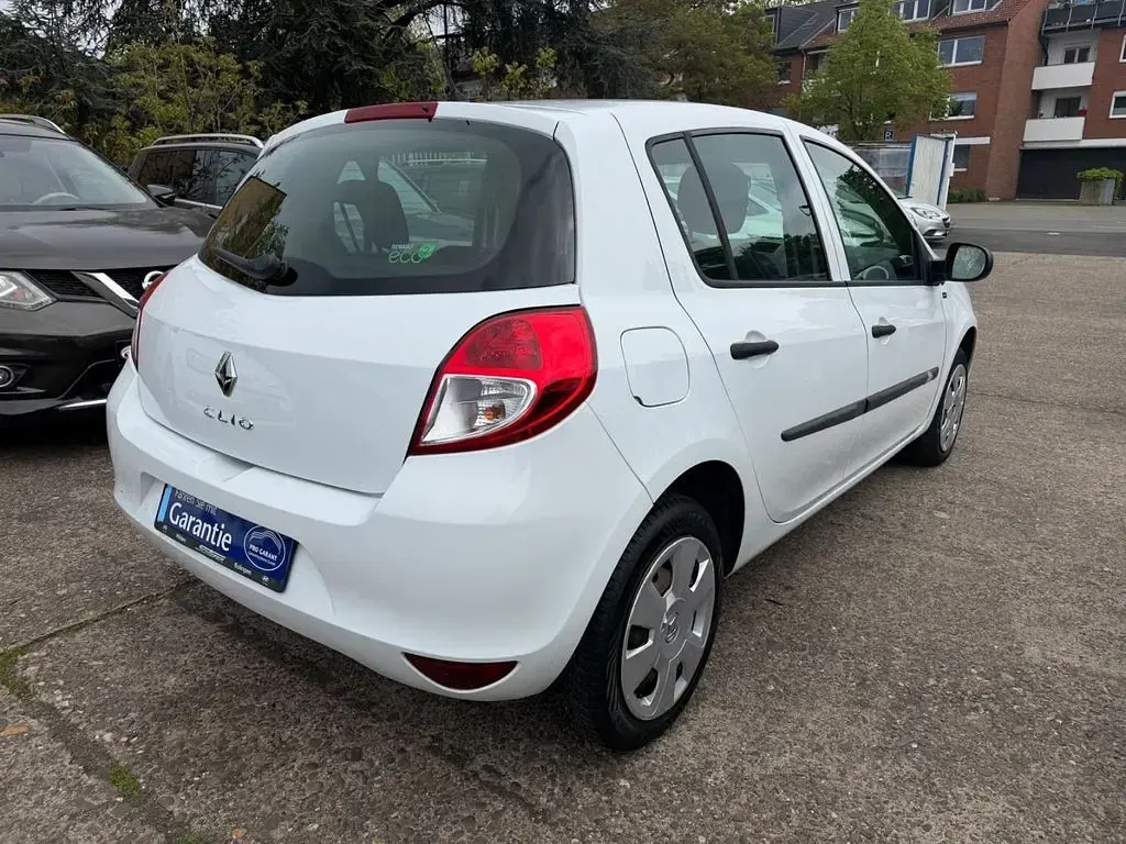 Gebraucht Renault Clio 75 PS (55 kW) 2012 Weiß Limousine