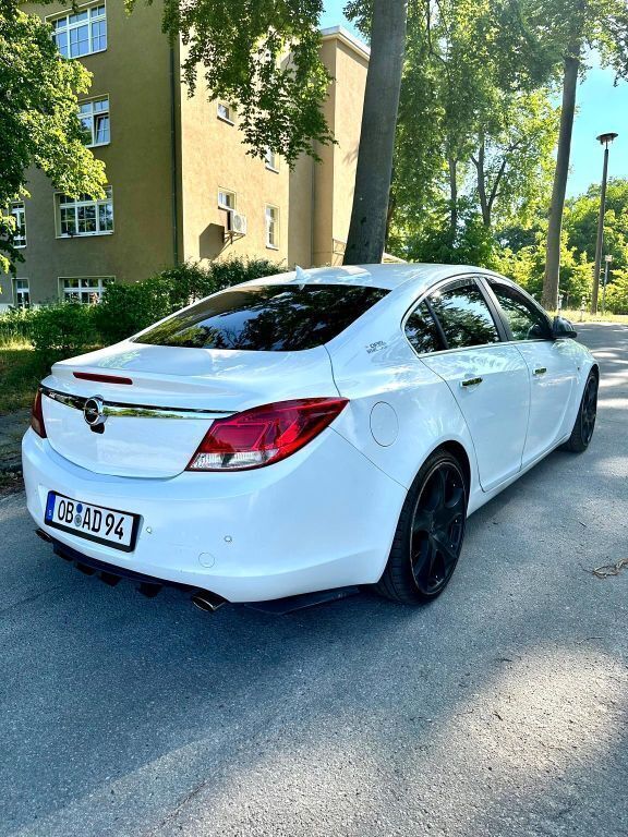 Weiß Gebraucht 2009 Opel Insignia Cosmo Limousine | 5.299 € (Fairer Preis) - Bild 1/4