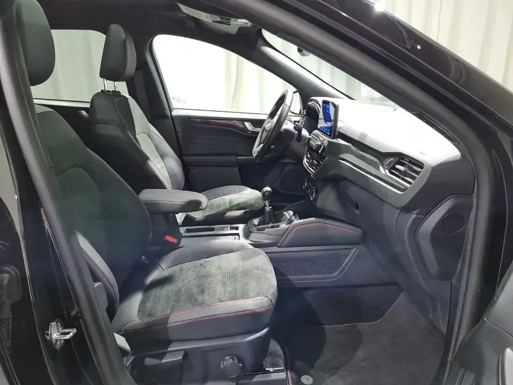 Gebraucht Ford Kuga ST-Line X 150 PS (110 kW) 2023 Schwarz, agate black metallic SUV