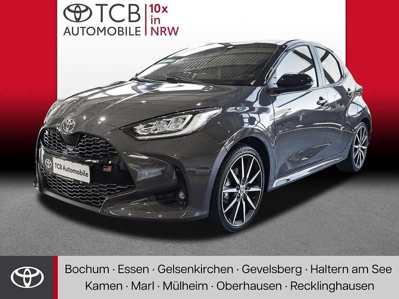 Storm grau Gebraucht 2025 Toyota Yaris Hybrid Sport Kleinwagen | 29.489 € (Fairer Preis) - Bild 1/4