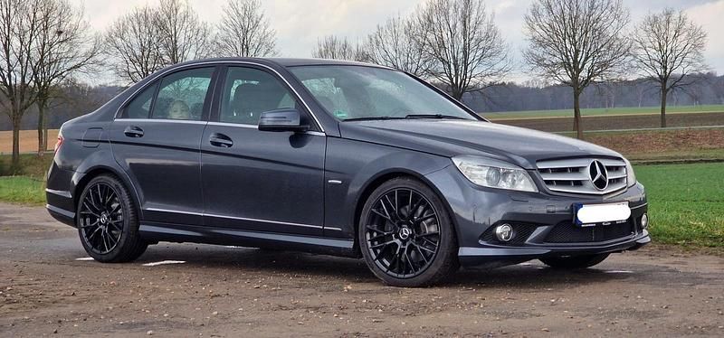 Grau Gebraucht 2009 Mercedes C300 Limousine | 6.500 € (Superpreis) - Bild 1/4
