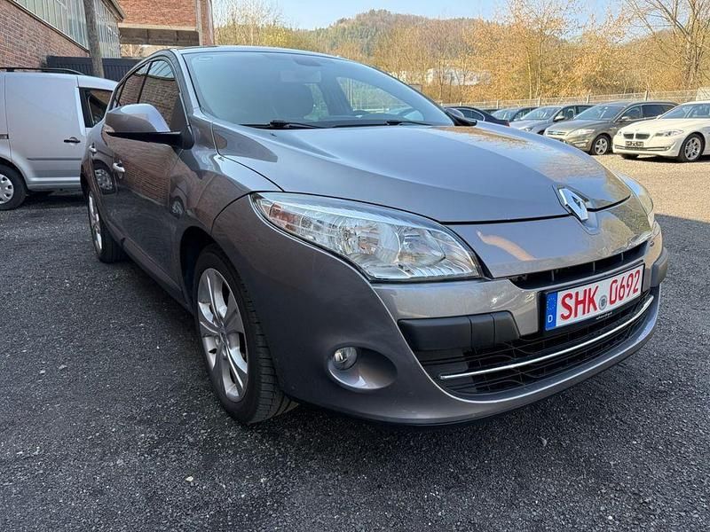 Gebraucht Renault Mégane Dynamique 110 PS (80 kW) 2011 Grau Limousine