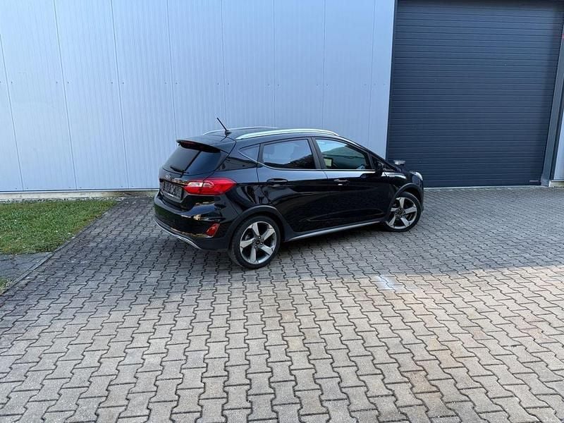 Używany Ford Fiesta Active 140 KM (102 kW) 2018 Czarny Sedan/Limuzyna