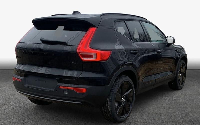 Neu Volvo XC40 Plus 163 PS (119 kW) 2026 Schwarz SUV