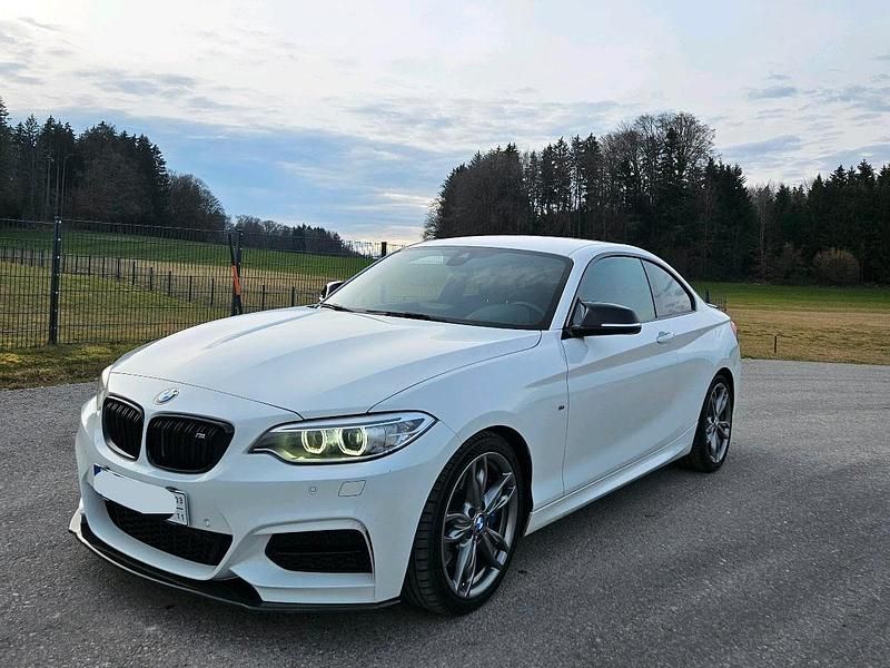 Weiß Gebraucht 2014 BMW M235 M Performance Coupé | 26.999 € (Etwas zu teuer) - Bild 1/4