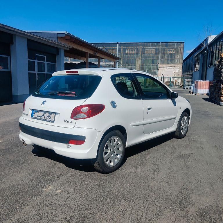 Gebraucht Peugeot 206 75 PS (55 kW) 2010 Weiß Limousine