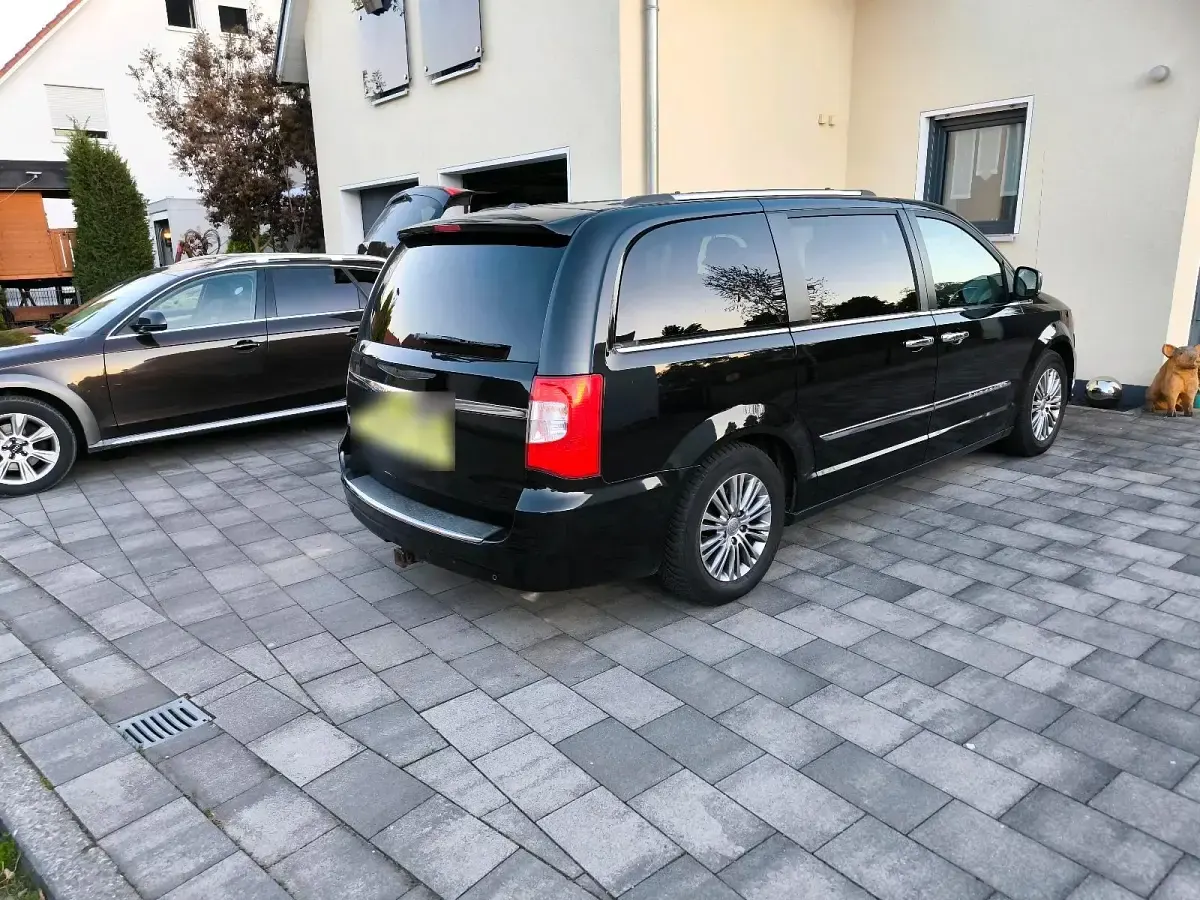 Gebraucht Chrysler Voyager 286 PS (210 kW) 2013 Schwarz Van / Kleinbus