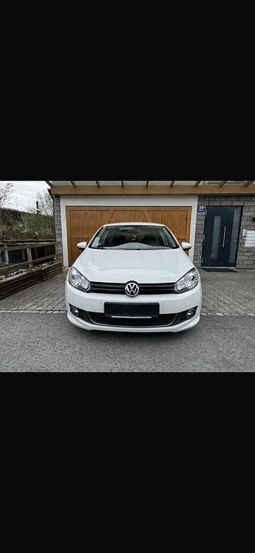 Gebraucht VW Golf VI 86 PS (63 kW) 2011 Weiß Kleinwagen