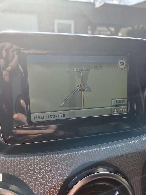 Gebraucht Mercedes B180 122 PS (89 kW) 2014 Weiß Van / Kleinbus