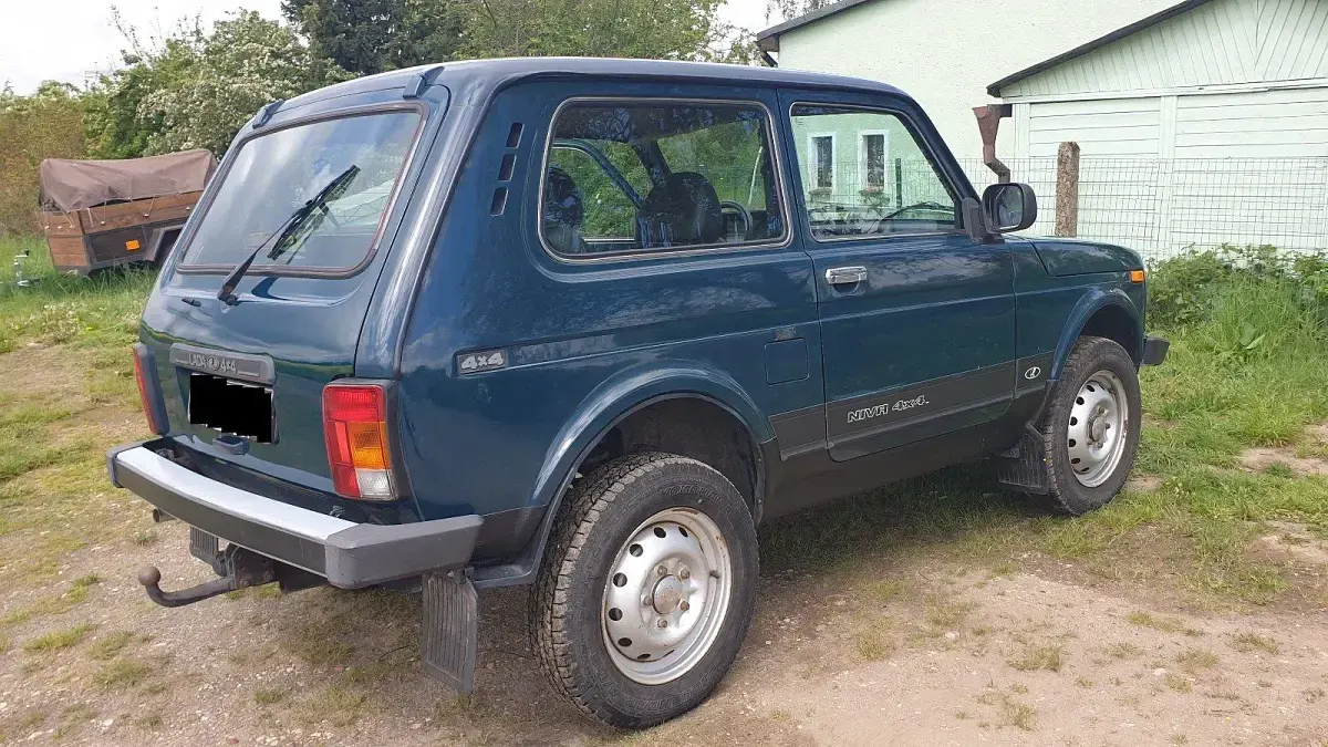Second-hand Lada niva 82 CP (60 kW) 2011 Verde SUV