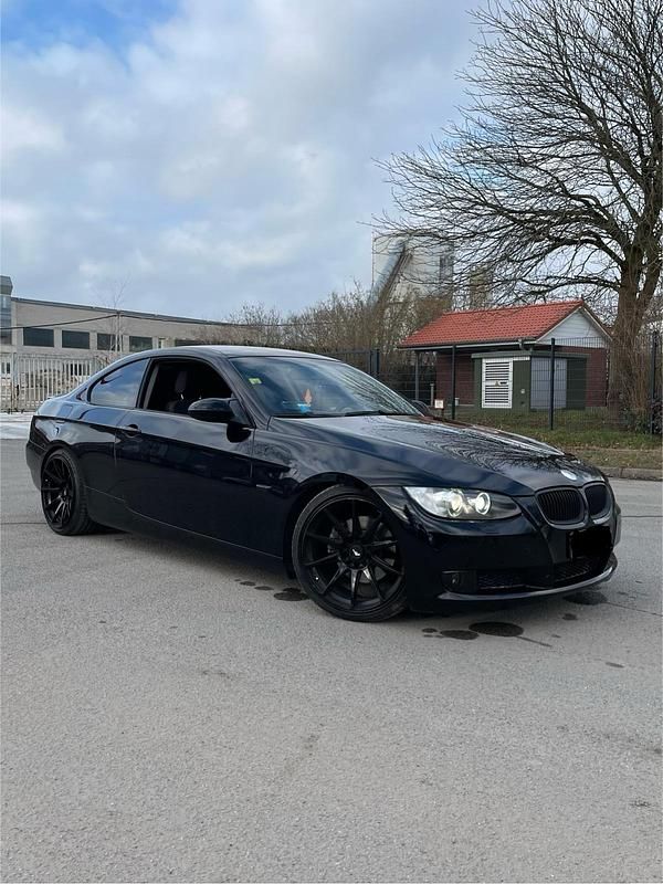 Gebraucht BMW 320 170 PS (125 kW) 2008 Schwarz Coupé