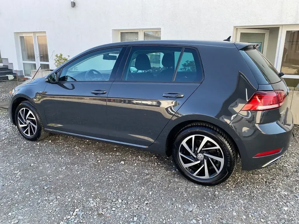 Używany VW Golf VII Join 86 KM (63 kW) 2018 Szary Sedan/Limuzyna