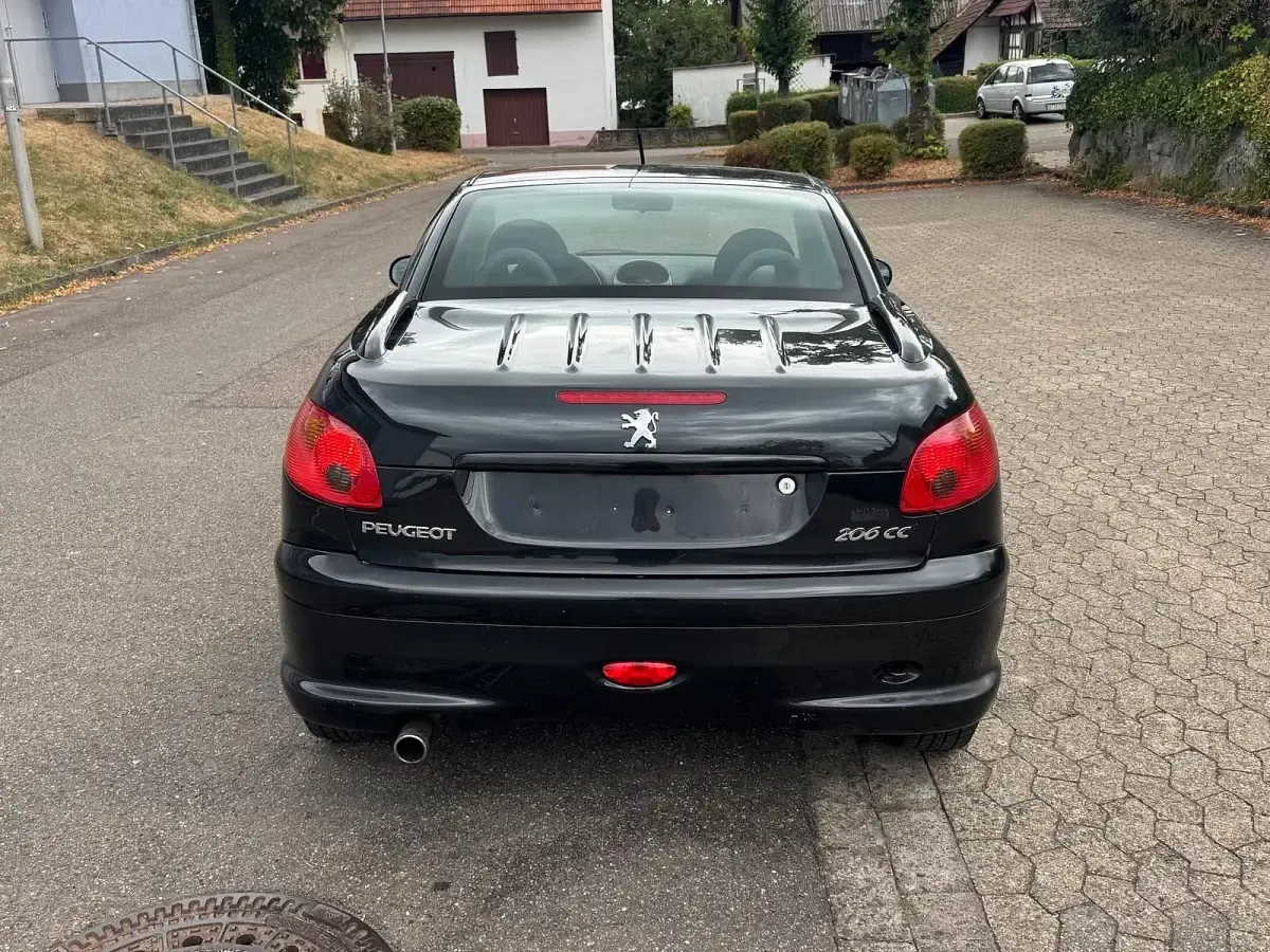 Gebraucht Peugeot 206 CC 110 PS (80 kW) 2006 Schwarz Cabrio