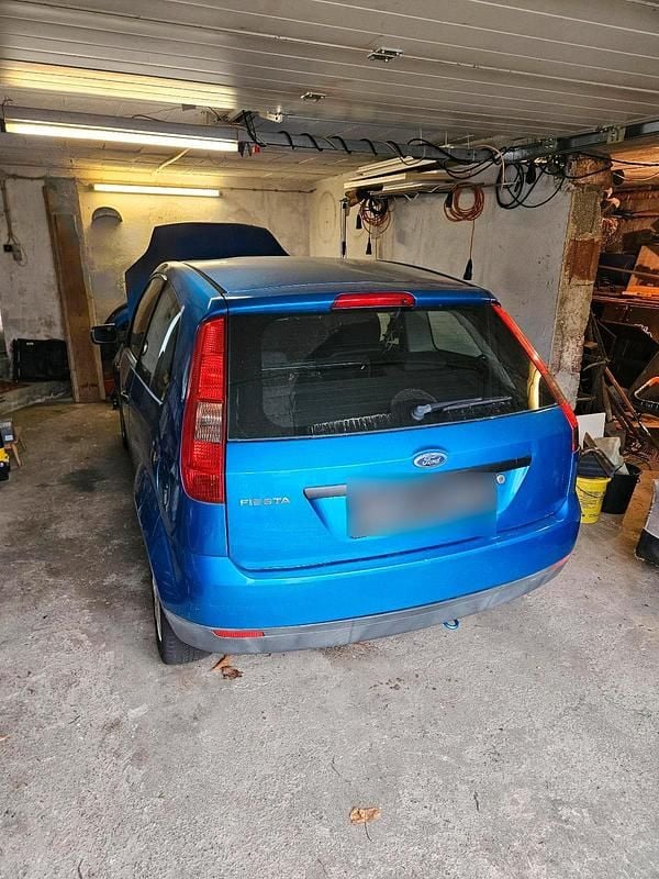 Gebraucht Ford Fiesta 70 PS (51 kW) 2004 Blau Kleinwagen