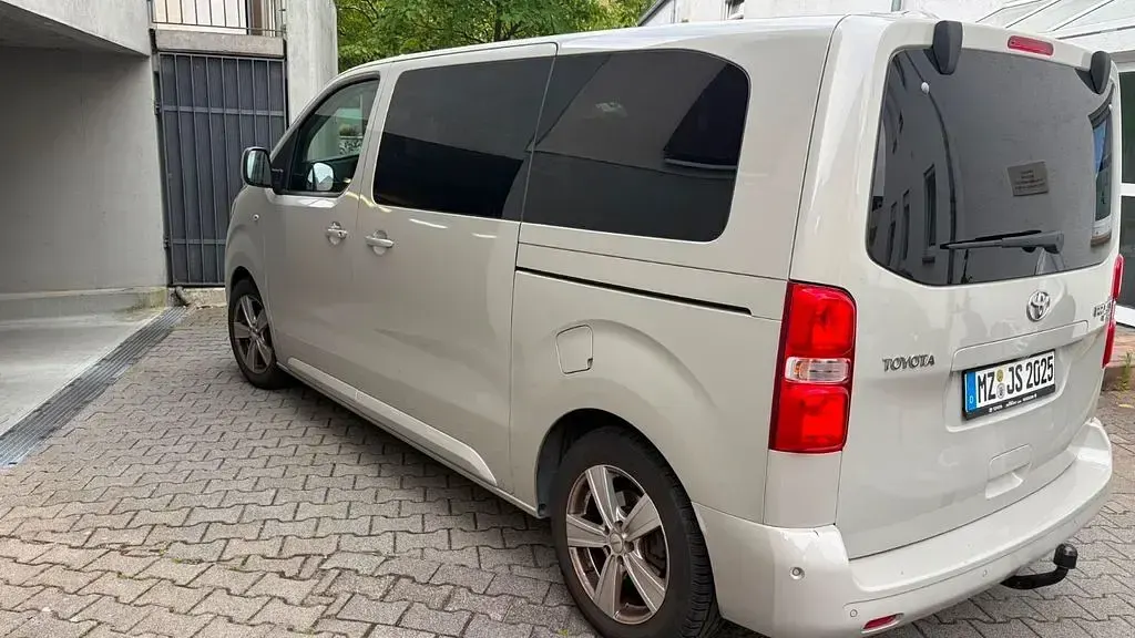 Gebraucht Toyota Proace 177 PS (130 kW) 2017 Beige Van / Kleinbus