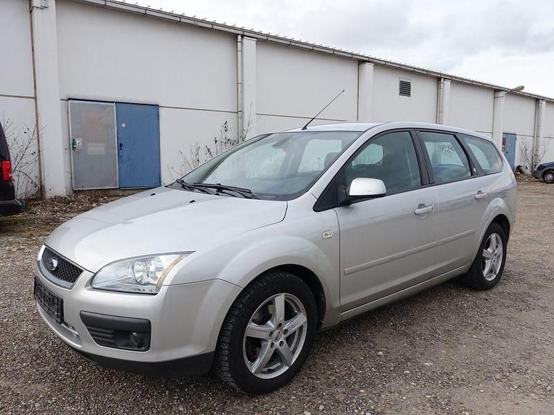 Gebraucht Ford Focus Ghia 136 PS (100 kW) 2005 Silber Limousine