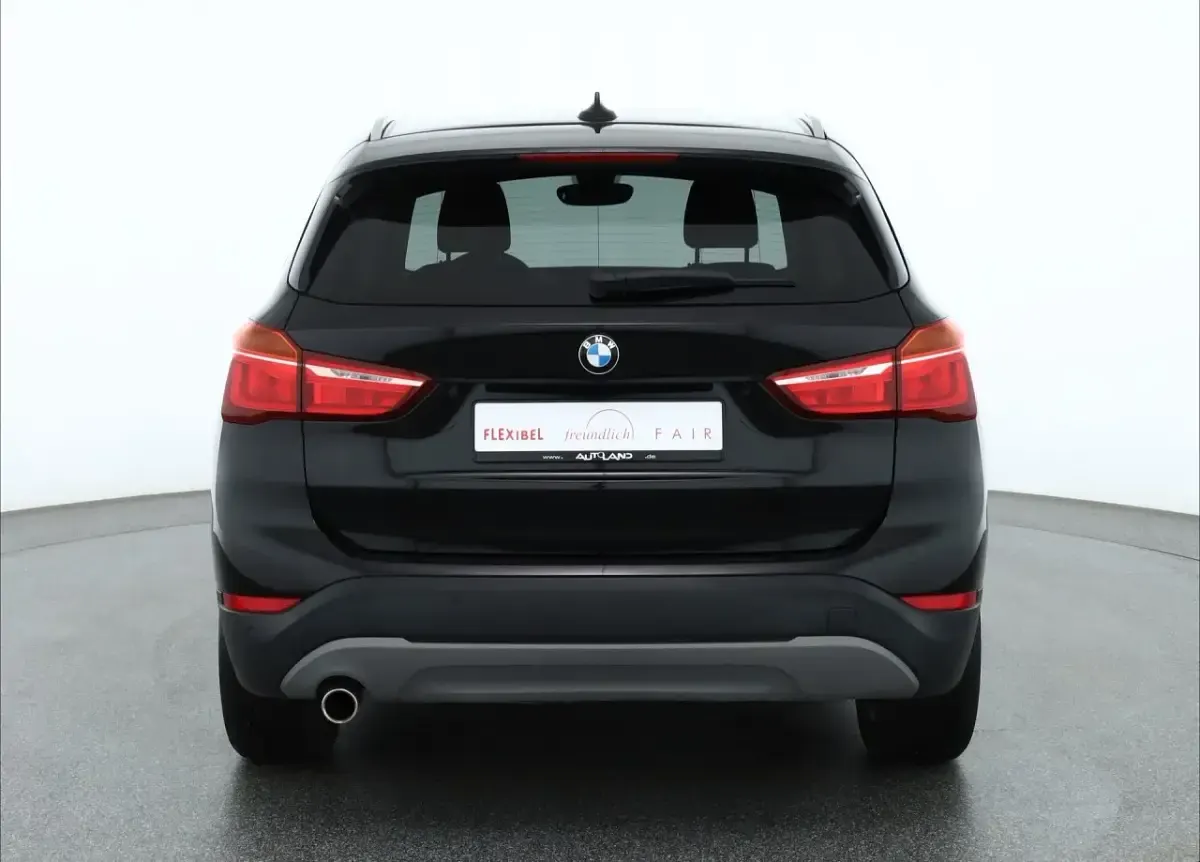 Second-hand BMW X1 Advantage 140 CP (102 kW) 2018 Negru SUV