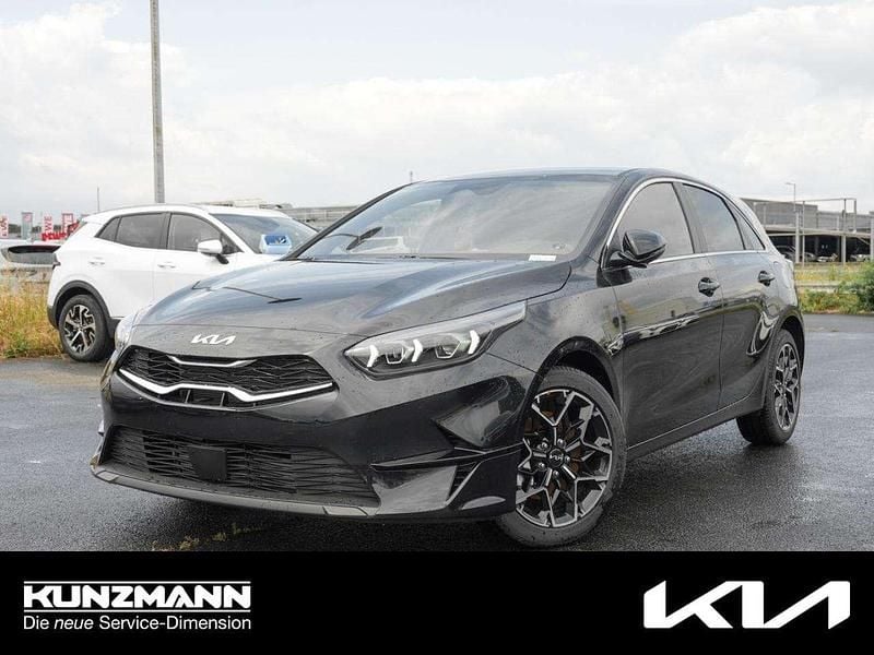 Zilinaschwarz metallic Gebraucht 2025 Kia Ceed Limousine | 22.989 € (Superpreis) - Bild 1/4
