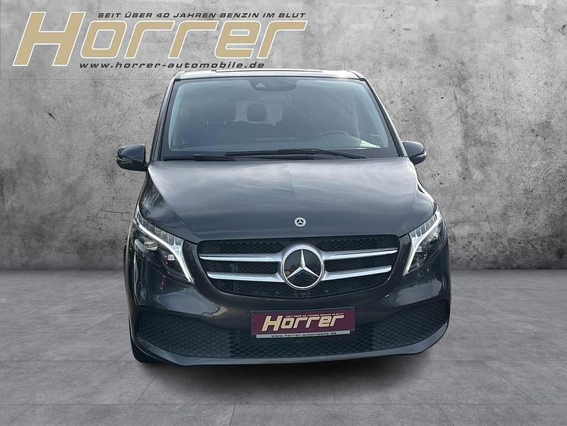 Gebraucht Mercedes V220 Avantgarde 163 PS (119 kW) 2024 Grau Van / Kleinbus