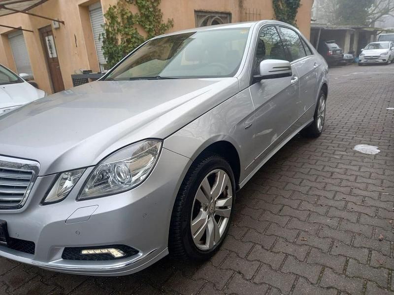 Gebraucht Mercedes E350 Elegance 231 PS (169 kW) 2009 Silber Limousine