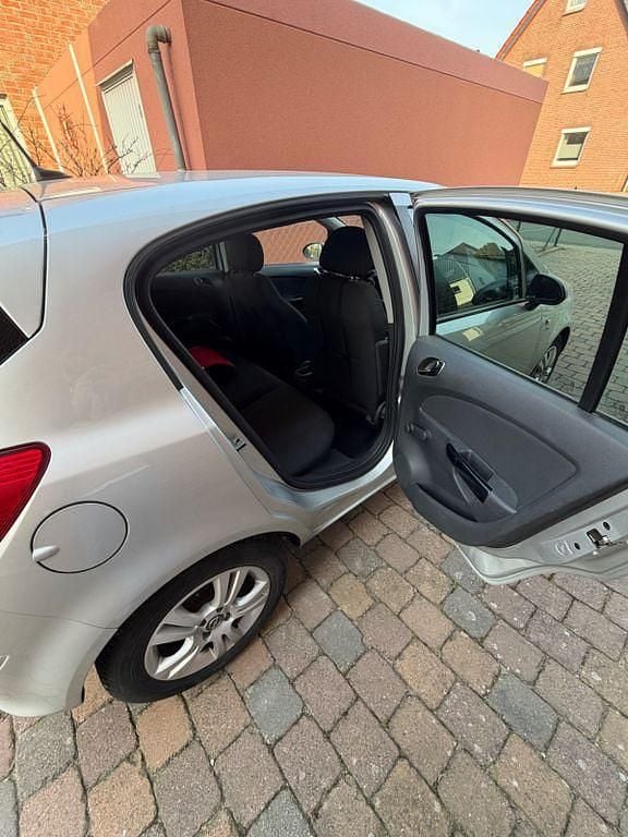 Gebraucht Opel Corsa Edition 75 PS (55 kW) 2013 Silber Kleinwagen