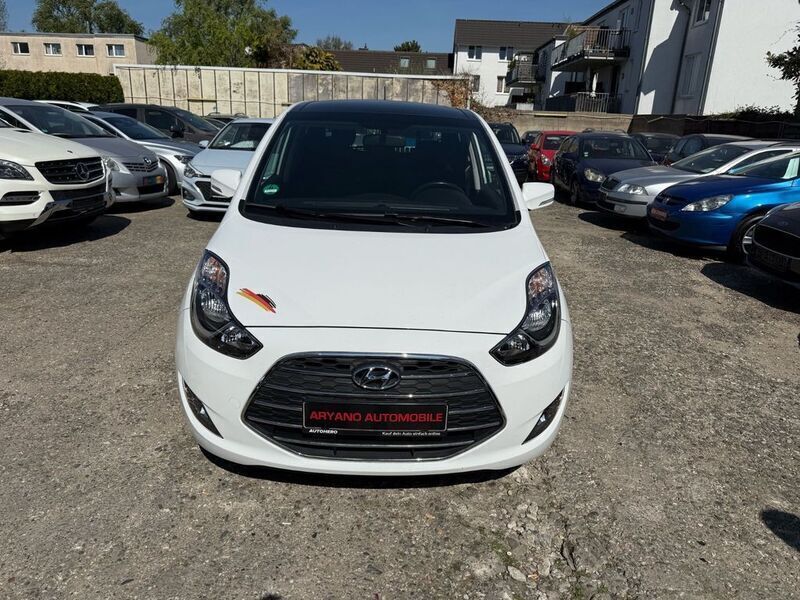 Weiß Gebraucht 2016 Hyundai ix20 Passion Van / Kleinbus | 11.800 € (Fairer Preis) - Bild 1/4