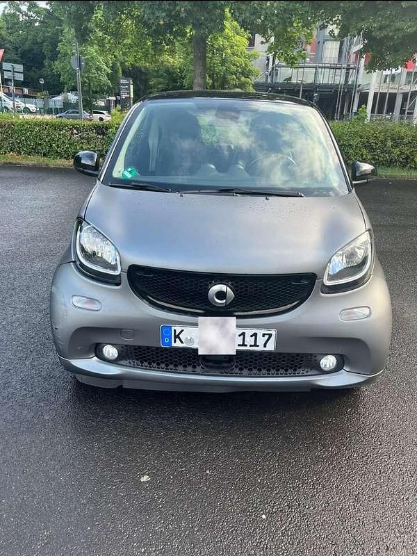 Grau Gebraucht 2018 Smart ForTwo Coupé Basis Kleinwagen | 8.500 € (Fairer Preis) - Bild 1/4