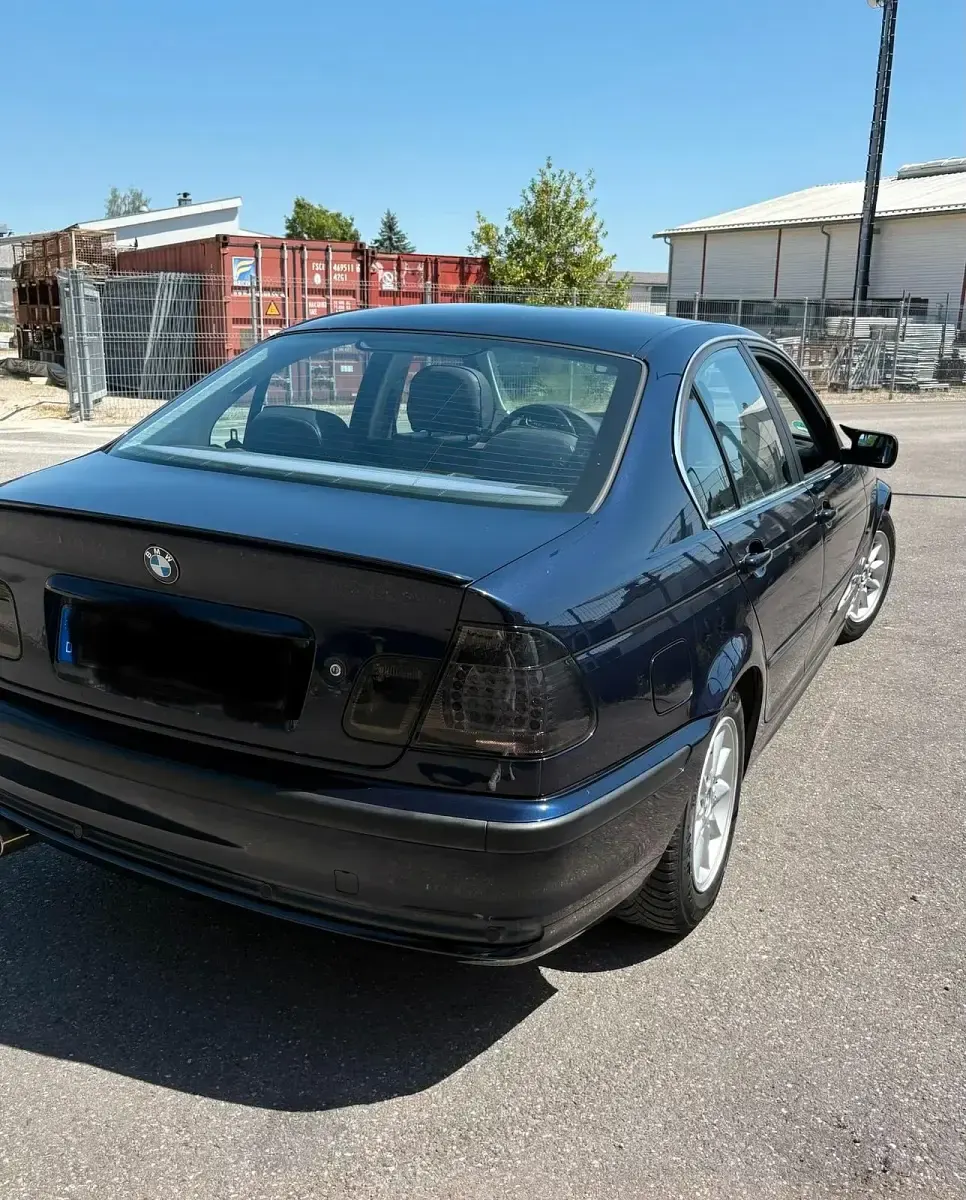 Gebraucht BMW 320 170 PS (125 kW) 2001 Blau Limousine