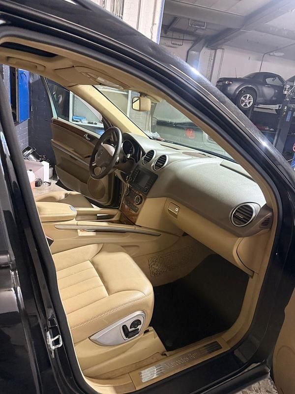 Gebraucht Mercedes ML320 224 PS (164 kW) 2007 Schwarz SUV