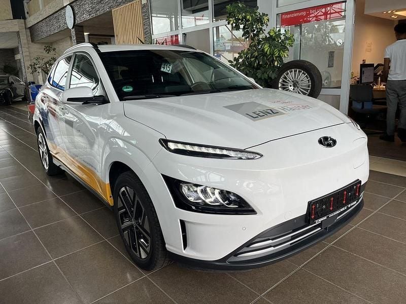 Weiß Gebraucht 2023 Hyundai Kona SUV | 18.800 € (Superpreis) - Bild 1/4
