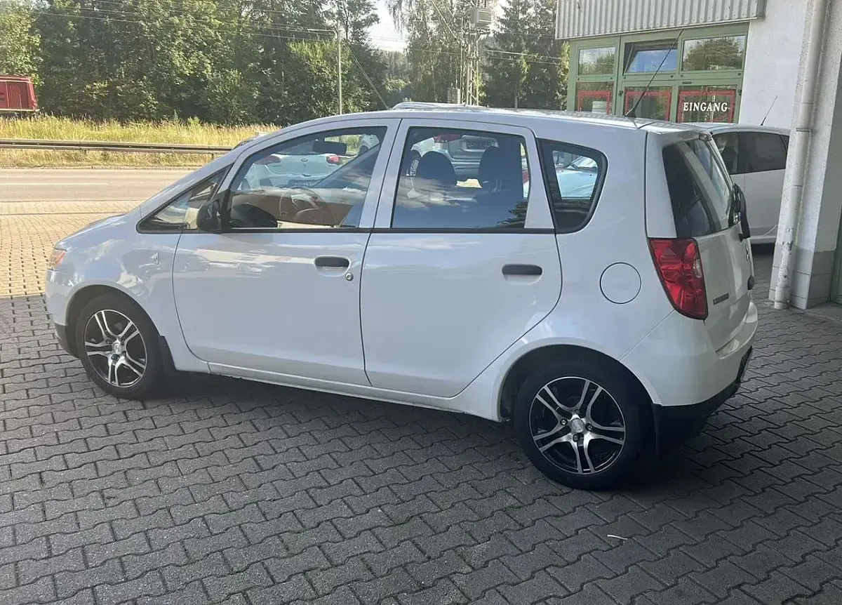 Gebraucht Mitsubishi Colt 75 PS (55 kW) 2012 Weiß Kleinwagen