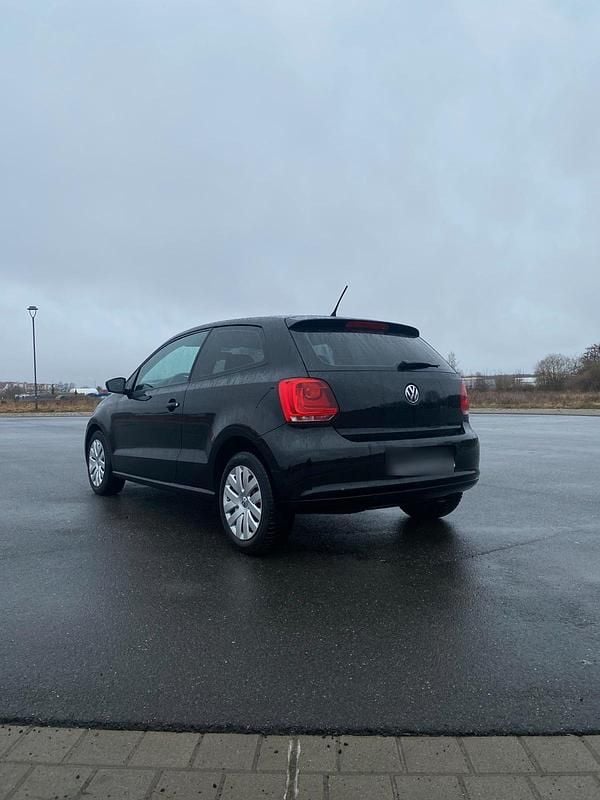 Käytetty VW Polo 60 HP (44 kW) 2012 Musta Viistoperä
