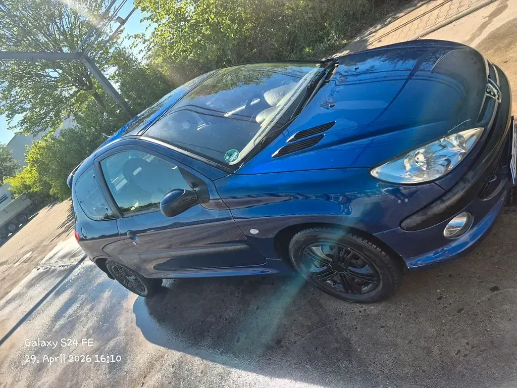 Gebraucht Peugeot 206 Tendance 109 PS (80 kW) 2002 Blau Limousine