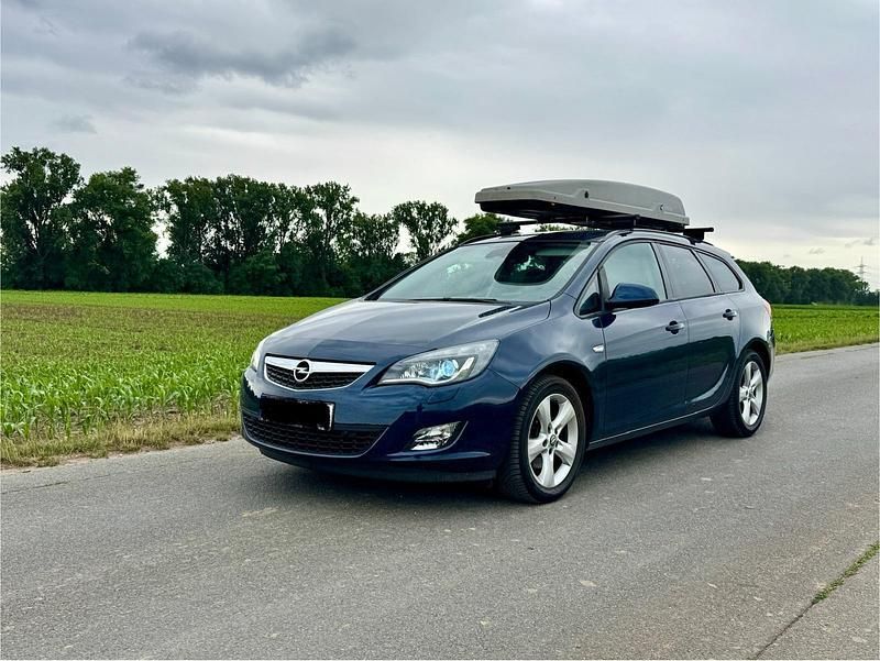 Blau Gebraucht 2013 Opel Astra Kombi | 4.700 € (Guter Preis) - Bild 1/4